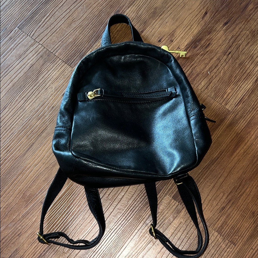 Fossil Black Backpack Sleek Versatile Design - image 1
